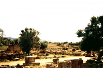 Zříceniny antické Olympie na západě Peloponésu v Řecku. (© Pavel Vítek 09/2012)
