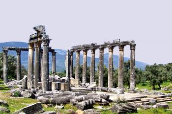Zříceniny antické Olympie na západě Peloponésu v Řecku. (© Pavel Vítek 09/2012)
