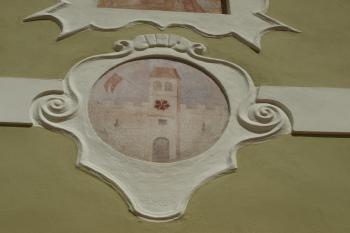 znak Borovan na průčelí radnice (© Milan Caha 05/2014)