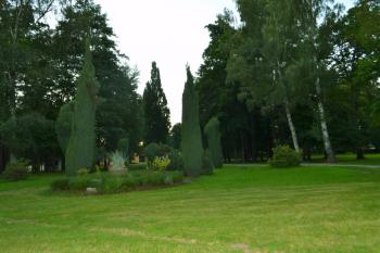 Průhled anglickým parkem (© Daniel Šmidrkal, 08/2016)