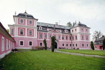 Zámek ve Sloupu (©2003 Jiří Čížek)