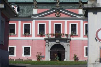 Vstupní brána (© Vladimír Studecký, 8/2007)