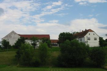 Budovy dvora (© Dušan Dohňanský 07/2020)