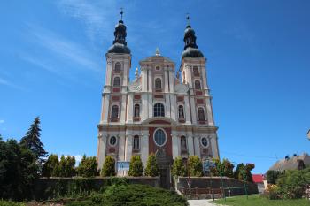 kostel sv. Mikuláše a sv. Františka Xaverského (© Luděk Vláčil 07/2020)