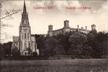 evangelický kostel a zámek na pohlednici ze začátku 20. stol. (© zdroj: https://www.zamkipolskie.com)