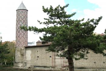 Yakutiye Medrese v tureckém městě Erzurum. (© Pavel Vítek 09/2011)