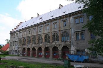 Hlavní budova od jihovýchodu ( © Ivan Grisa 05/2009)