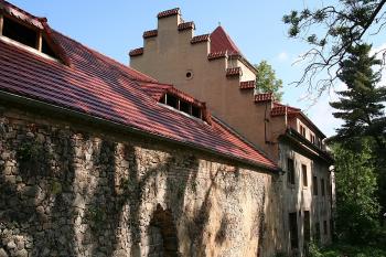 Vedlejší budova od jihovýchodu ( © Ivan Grisa 05/2009)
