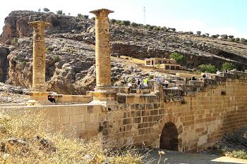 Most císaře Septima Severa v Národním parku Mount Nemrut v Turecku (© Pavel Vítek 09/2011)