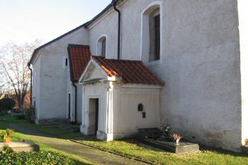 pohled na kostel od západu (© Jaroslav Špiroch 11/2020)
