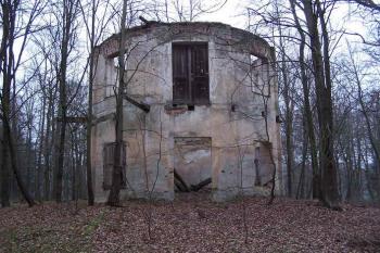 zřícenina letohrádku (© Stanislav Drda, 12/2006)
