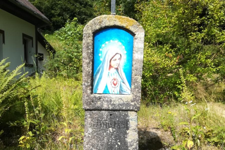 Maxovská křížová cesta s pramenem