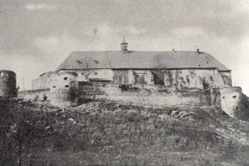 hrad kolem poloviny 20. stol. (© zdroj:https://www.hrady-zamky.sk)