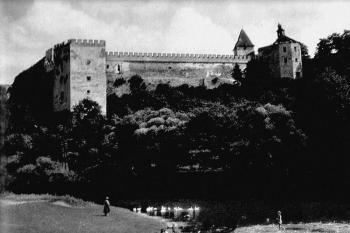 zřícenina hradu Vígľaš v roce 1972. (zdroj: https://www.hrady-zamky.sk)