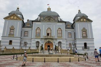 průčelí zámku (© Luděk Vláčil 08/2020)