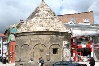 Hrobky v tureckém Erzurumu. (© Pavel Vítek 09/2011)