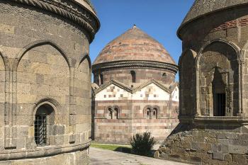 Hrobky v tureckém Erzurumu. (© Pavel Vítek 09/2011)