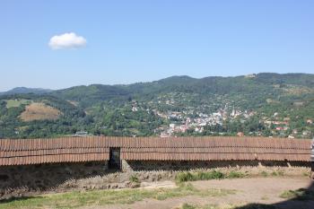 Ohradní zídka horního kostela (© Luděk Vláčil 08/2020)