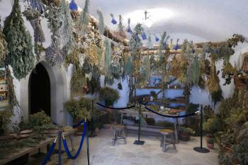 Koření v obnovené přízemní místnosti jižního paláce. (© Pavel Semple 04/2019)