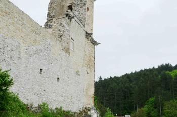 Západní úsek parkánu. (© Pavel Semple 04/2019)