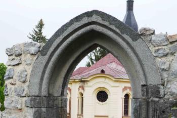 Portál v severní části parkánu. (© Pavel Semple 04/2019)