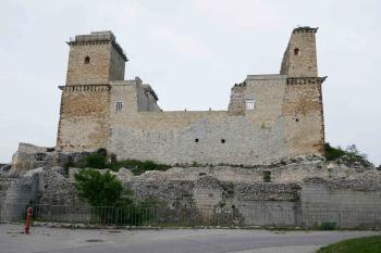 Hrad od západu. (© Pavel Semple 04/2019)