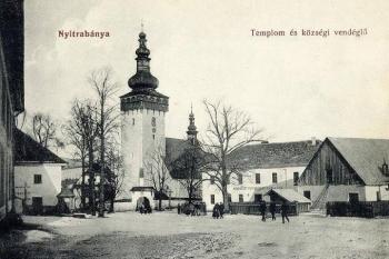 kostel na dobové pohlednici z počátku 20. stol. (© https://sk.pinterest.com)