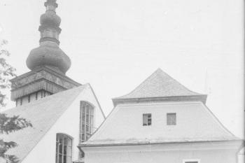Kostel s farou v letech 1943-1945 (© Luděk Vláčil 01/2021)