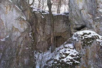 Komín do jeskyně ( © Roman Řezáč 03/2004)