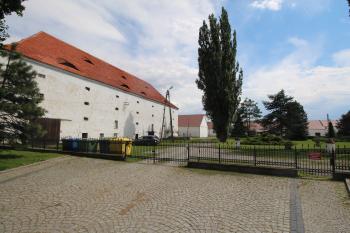 sýpka a další hospodářské budovy (© Luděk Vláčil 07/2020)