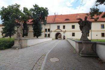 most se sochami sv. Jana Nepomuckého a sv. Floriána (© Luděk Vláčil 07/2020)