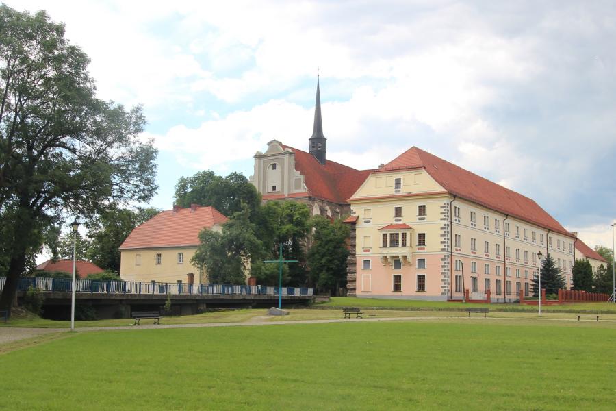 klášter cisterciáků s kostelem Nanebevzetí Nejsvětější Panny Marie a sv. Jakuba staršího