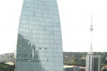Plamenné věže v azerbajdžánském Baku. (© Pavel Vítek 06/2013)