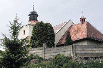 Pohled od tvrze ( © Luděk Pitter 05/2005)