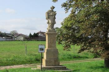 Socha sv. Jana Nepomuckého v Loštisích, v jižní části okresu Šumperk (© Pavel Vítek 09/2020)