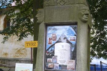 kaplička s informacemi (© Alena Volná, 8/2008)