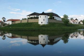 Žumberk - celkový pohled (© Jiří Cukr 05/2006)