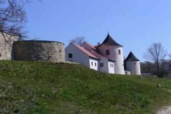Žumberk - pohled na opevnění (© Pavel Jarý,  08.04.2007)