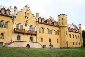 Východní křídlo ze zámeckého parku (© Ivan Grisa, 08/2008)