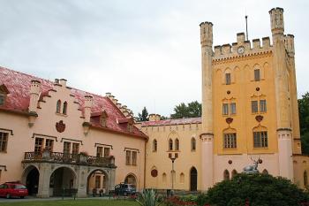 Východní a jižní křídlo z nádvoří (© Ivan Grisa, 08/2008)