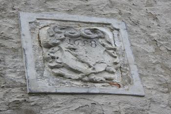 Erbovní deska s datací 1658 na jihozápadní baště. (© Luděk Vláčil 09/2020)