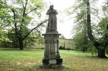 Socha sv. Františka z Assisi ve Slaném (© Pavel Vítek 9/2020)