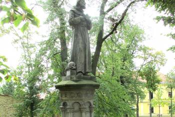 Socha sv. Františka z Assisi ve Slaném (© Pavel Vítek 9/2020)