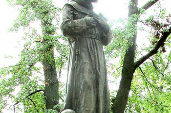 Socha sv. Františka z Assisi ve Slaném (© Pavel Vítek 9/2020)