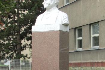 Busta Antonína Dvořáka ve Slaném. (© Pavel Vítek 9/2020)