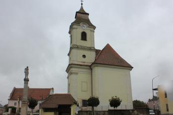 kostel sv. Jakuba Většího a fara (© Luděk Vláčil 10/2020)