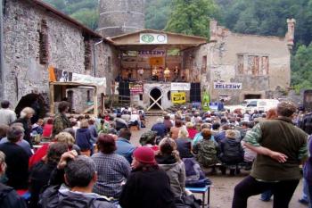 Folková Ohře 2004 (© M. Kulatý  8/2004)