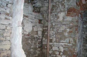 pozůstatek litinového točitého schodiště (© Petr Pospíšil, 08/2014)