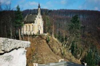 Neogotická kaple na Zámeckém vrchu (© Petula Čarodějnice 03/2004)