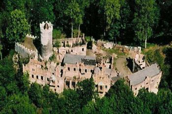 Letecký pohled na Horní hrad (© Archiv Horního hradu 2003)